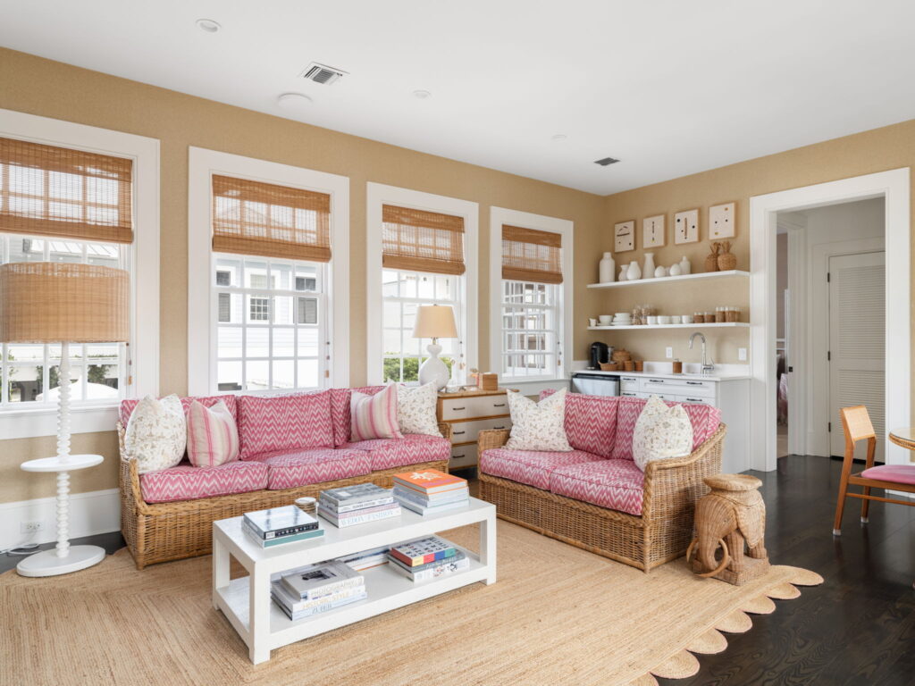 GUEST LIVING / DINING