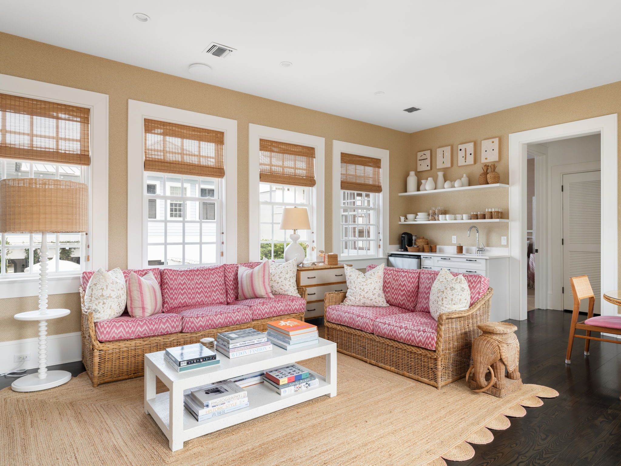 GUEST LIVING / DINING GUEST LIVING / DINING