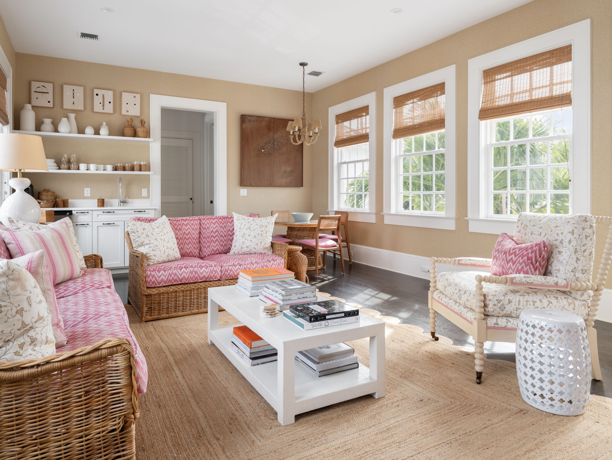 GUEST LIVING / DINING GUEST LIVING / DINING