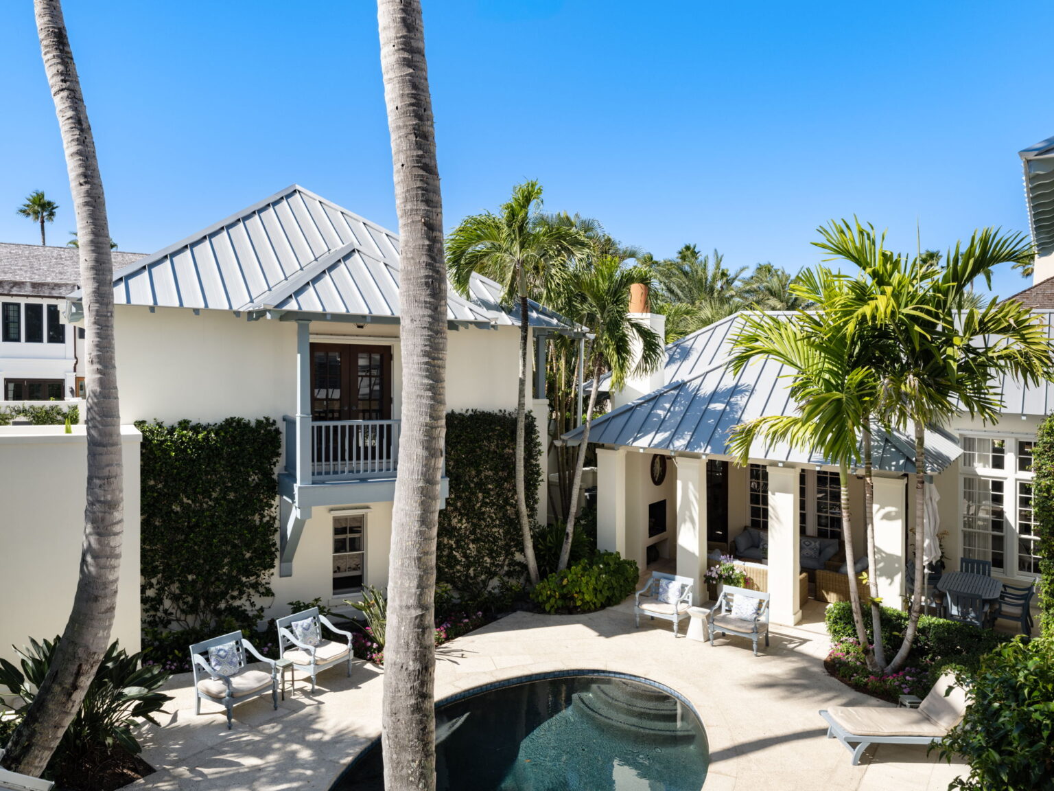 POOL, TERRACE & LOGGIA