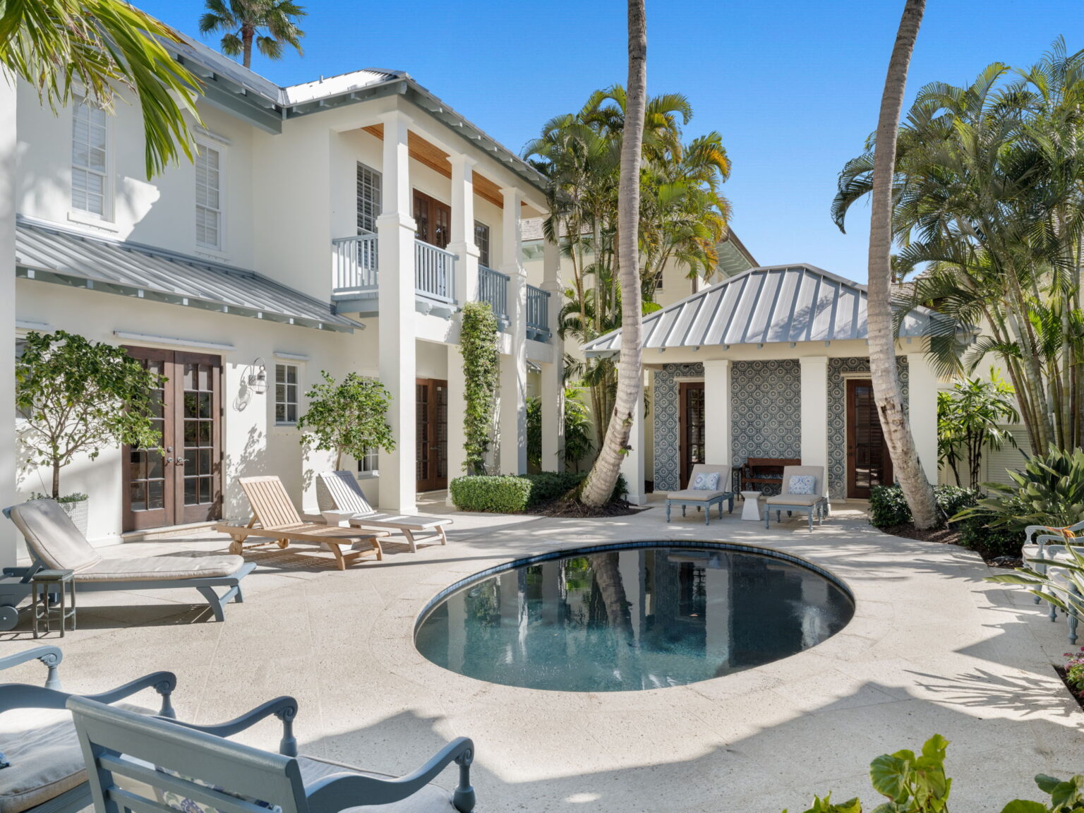 POOL, TERRACE & CABANA