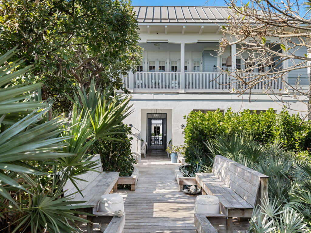 REAR ELEVATION & BEACH ACCESS