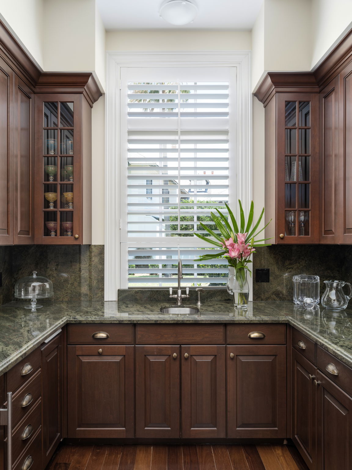 PANTRY / BAR PANTRY / BAR