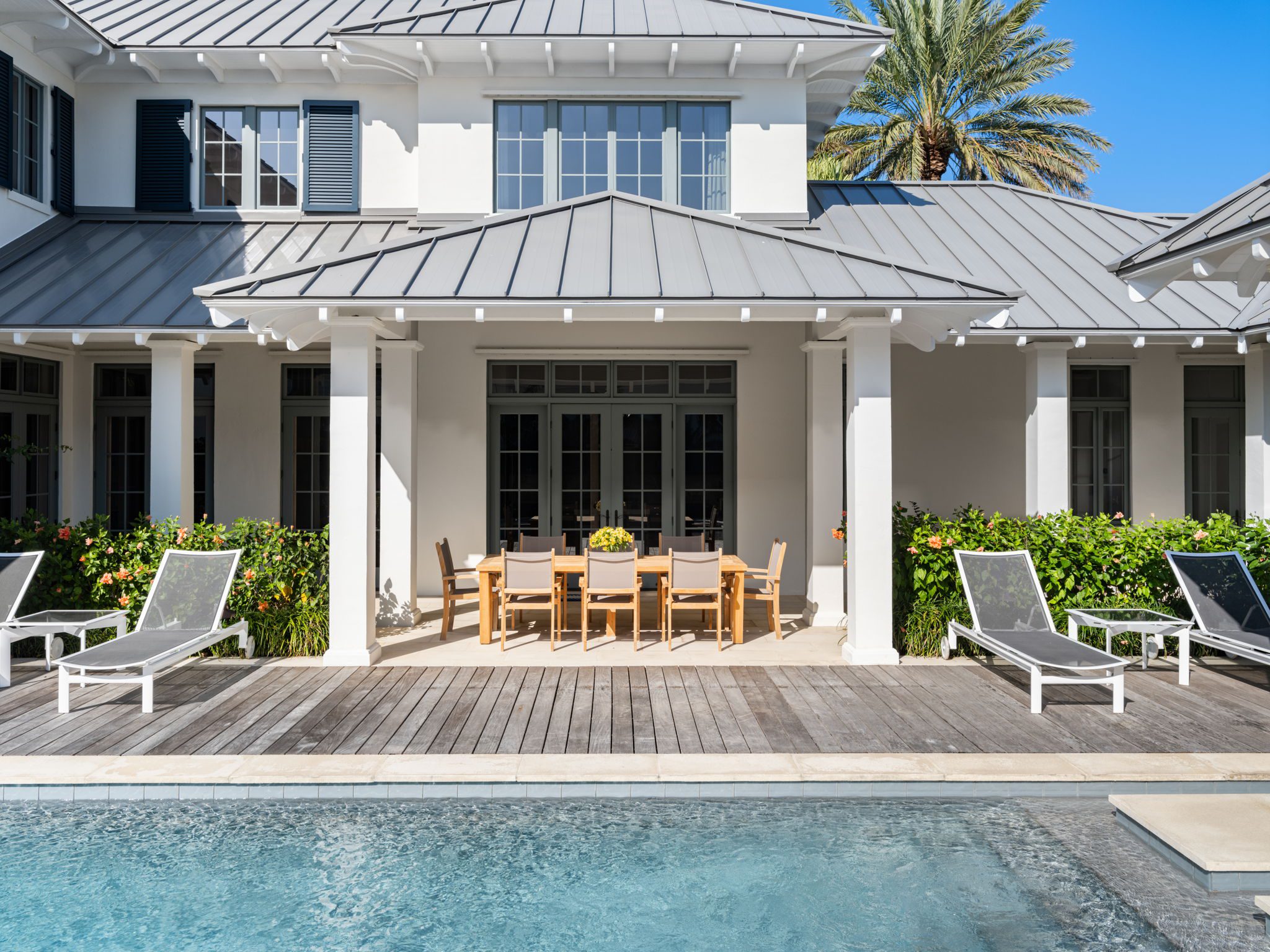 DINING LOGGIA & POOL