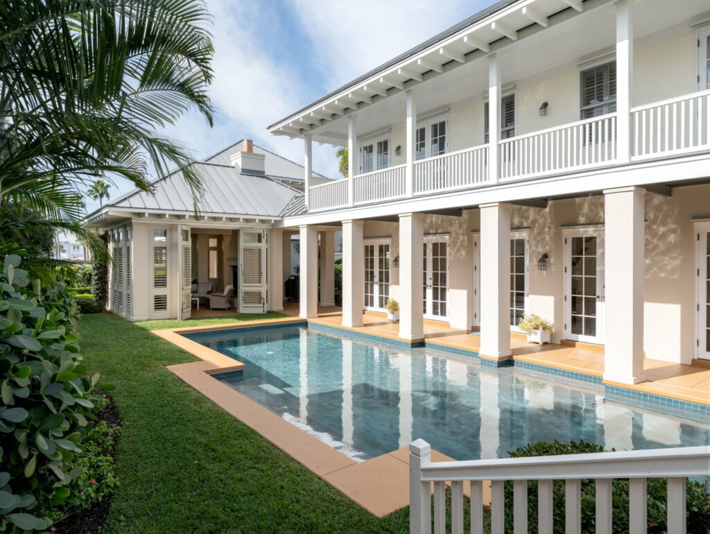 pool, loggia & garden