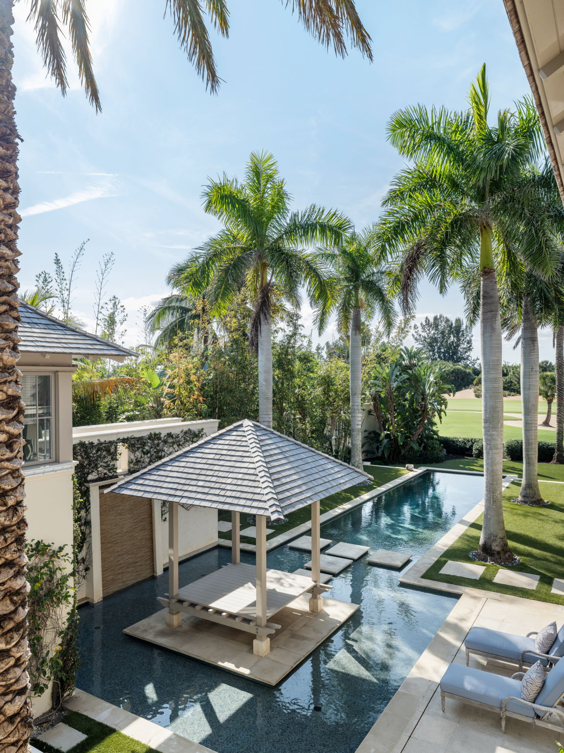 POOL & COURTYARD VIEW