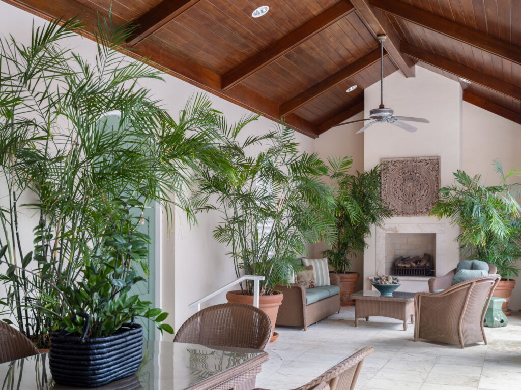 ENTRY LOGGIA
