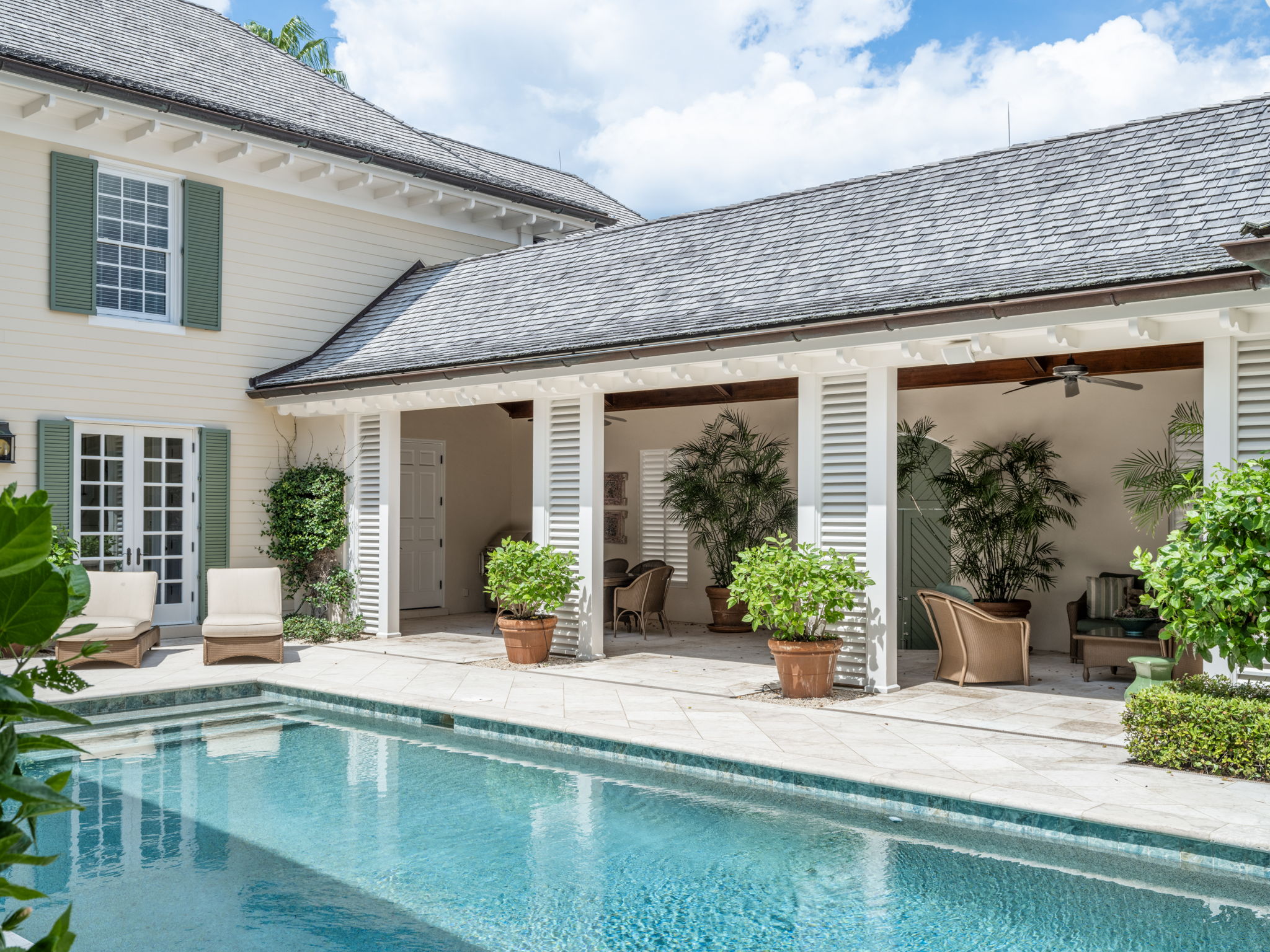 POOL & ENTRY LOGGIA POOL & ENTRY LOGGIA